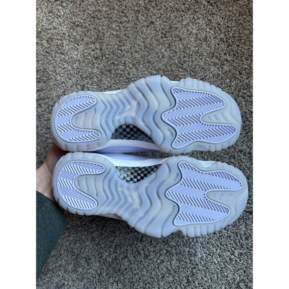 Nike Air Jordan 11 Retro Low Pure Violet Size 6 Women's - Picture 4 of 8